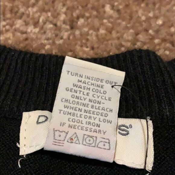 Men’s docker V-neck sleeveless sweater. - Picture 6 of 7